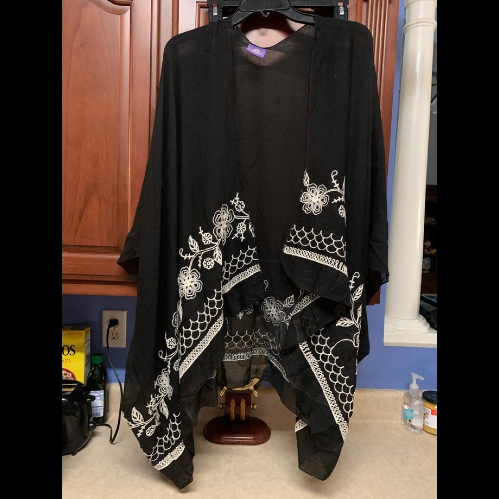 Curations Kimono Cardigan Black and White Floral